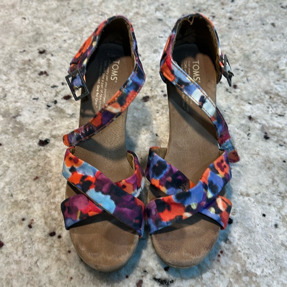 TOMS Watercolor floral Strappy Wedges. Size 8. EUC.